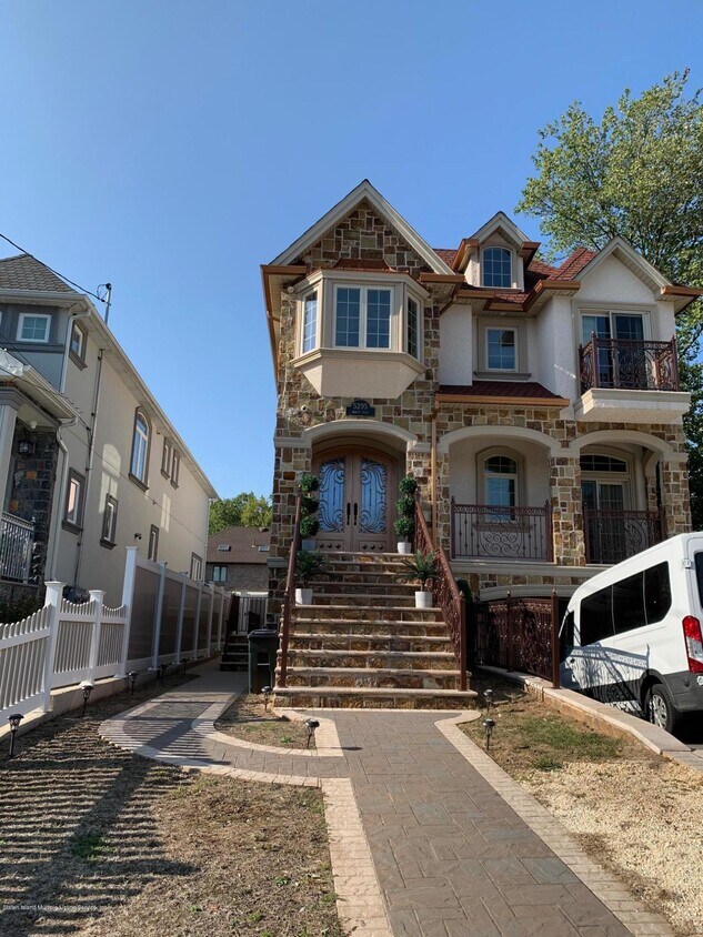 5295 Amboy Rd, Staten Island, NY 10312 Room for Rent in Staten Island