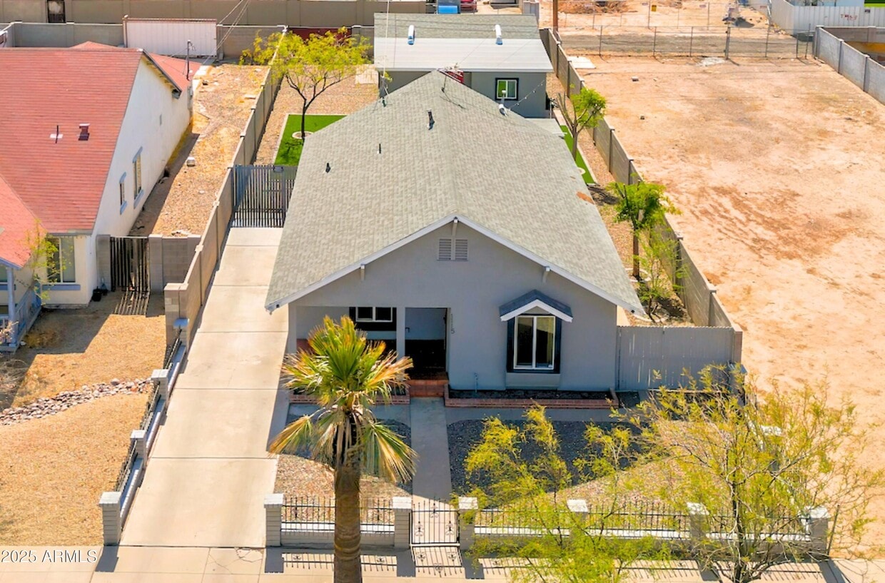 Primary Photo - 1115 E McKinley St