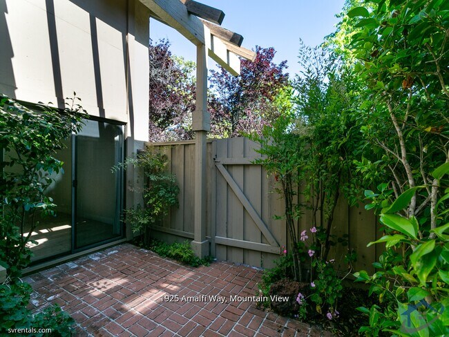 Building Photo - 1925 Amalfi Way