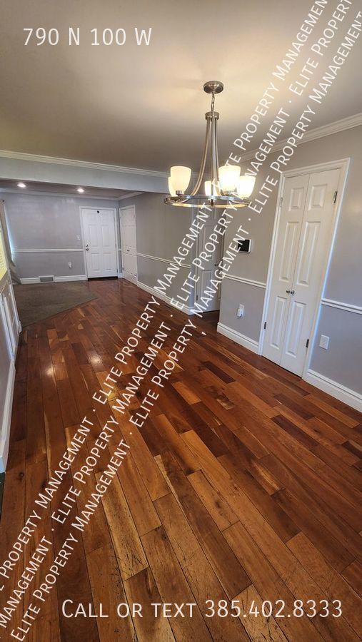 Building Photo - Huge yard 4 bed, 2 bath home