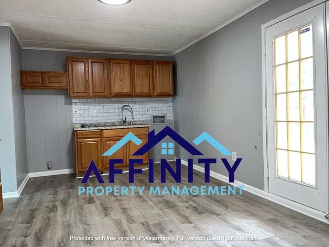 Building Photo - 4 Bedroom/ 1.5 Bath Ranch Home