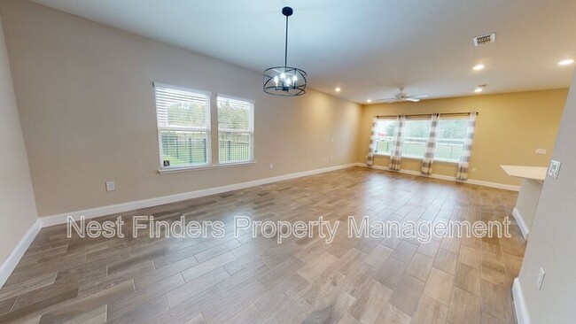 Building Photo - 201 Silver Creek Pl