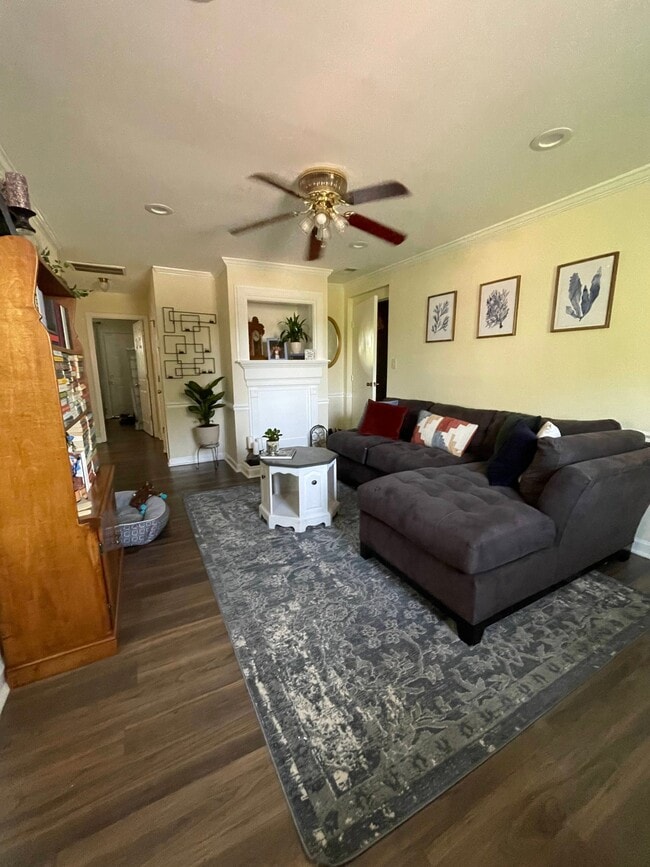 Building Photo - 3930 Azalea Dr