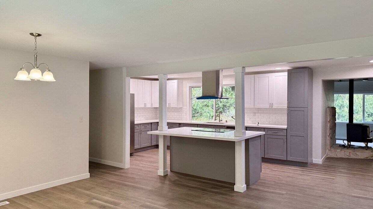 Primary Photo - 4 Bedroom home + Yard - Issaquah Schools