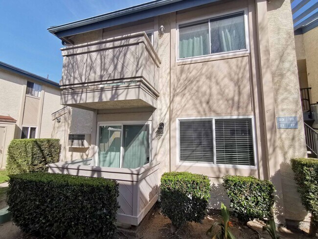 Building Photo - 2 bed 1 bath in Mira Mesa