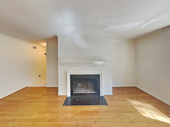 Building Photo - 115 Woodmere Square NW