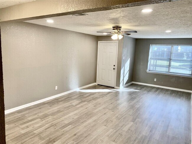 Building Photo - 2226 Blueberry Ln