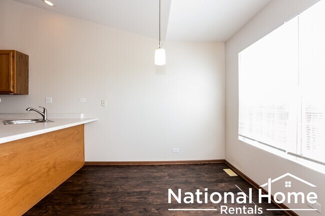 Building Photo - 936 Viewpoint Dr