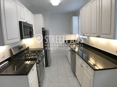 Foto principal - 1 bedroom in Brookline MA 02446