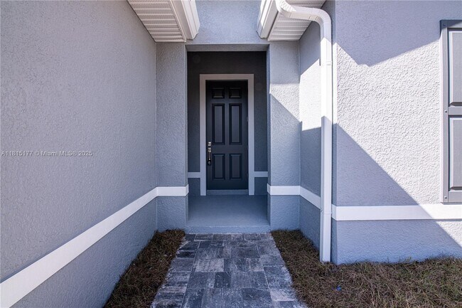 Building Photo - 497 Bounds St