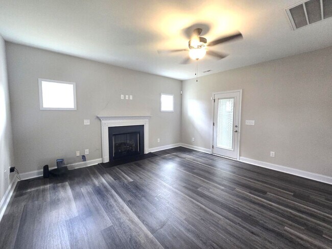 Building Photo - Raeford Rental