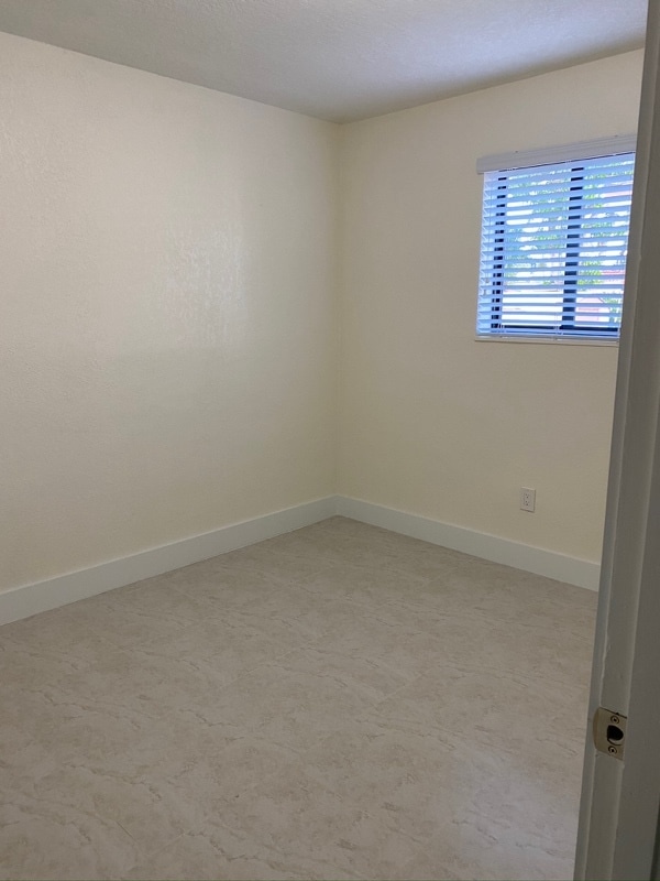 Foto del edificio - 1331 W 33rd St