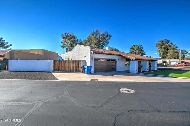 Foto del edificio - 15024 N 6th Ln