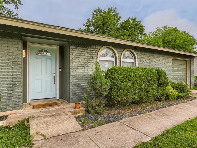 Building Photo - 9906 Dorset Dr
