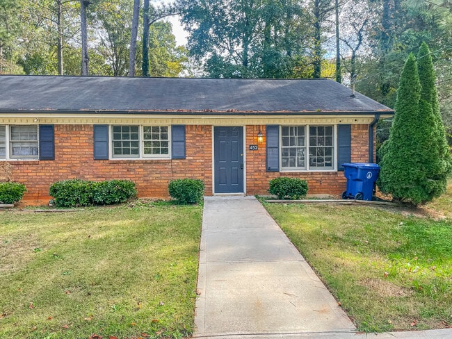 Foto del edificio - 452 Charleston Ln