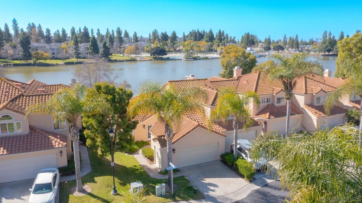 Primary Photo - 730 Edgewater Dr