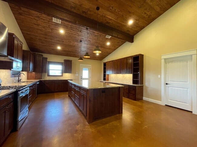 Building Photo - 300 Co Rd 407