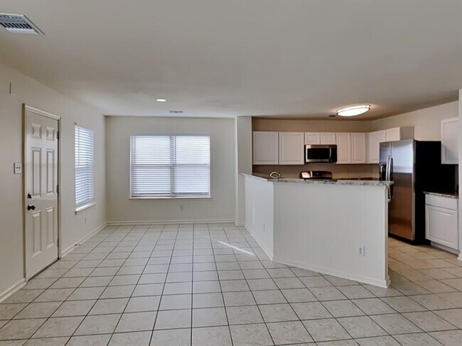 Building Photo - 20503 Hillsdale Park Dr