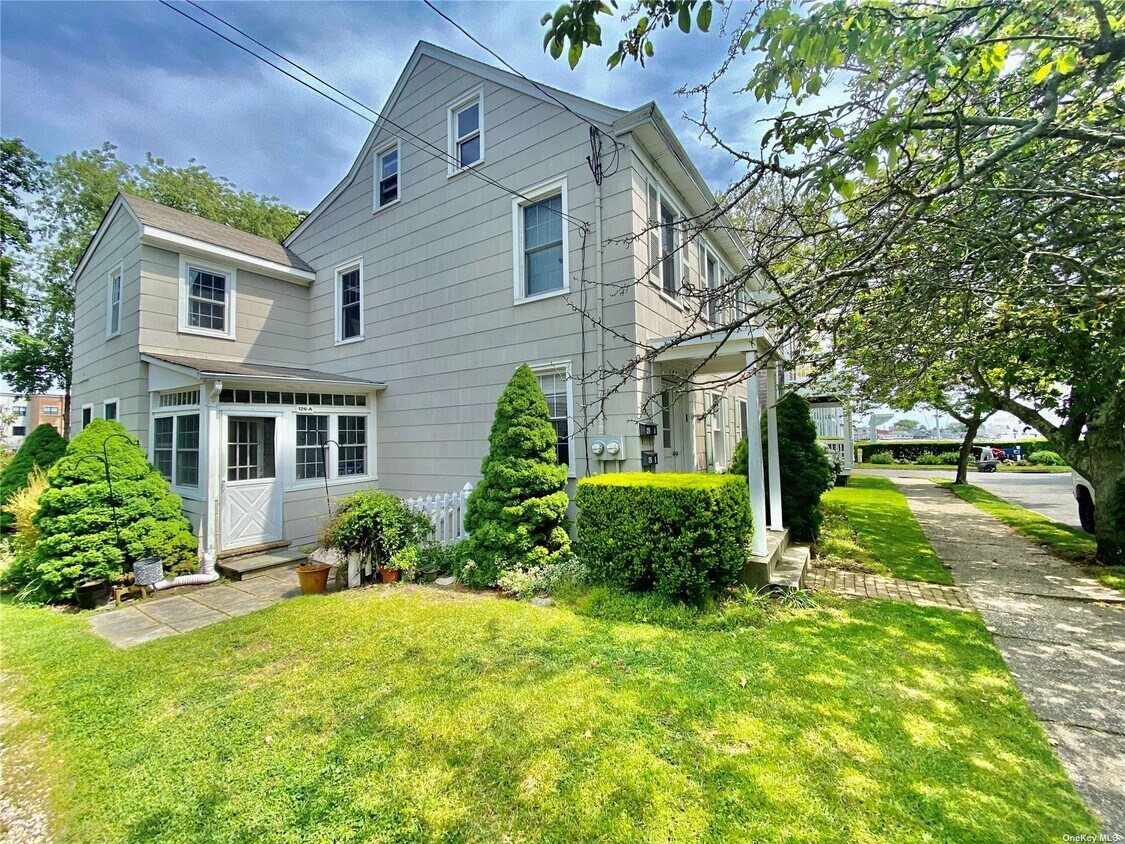 126 Central Ave, Greenport, NY 11944 Room for Rent in Greenport, NY