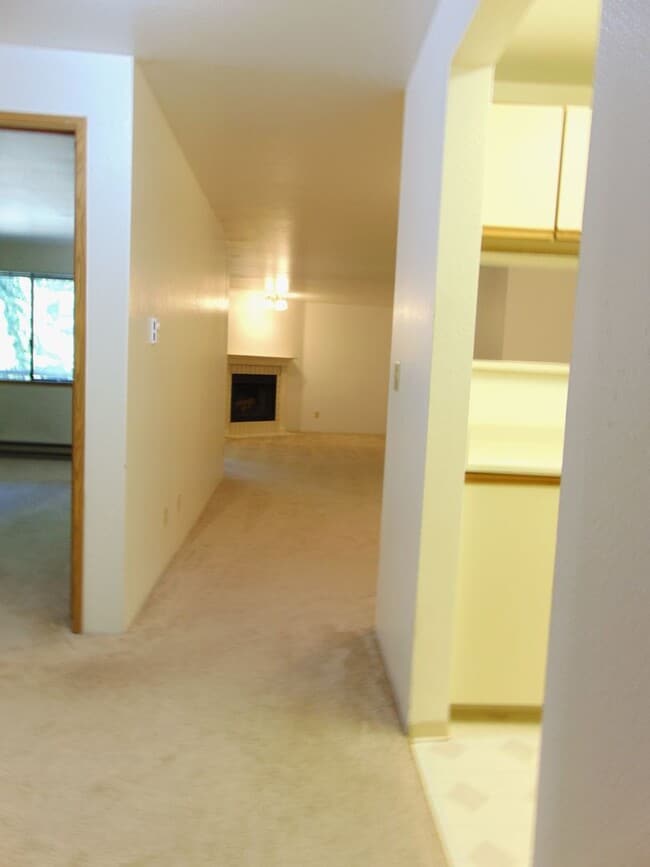 Building Photo - Lovely 1bd Condo Available in Shoreline w/...