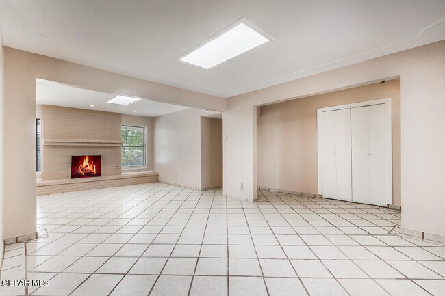 Building Photo - 5016 Cockrell Ln