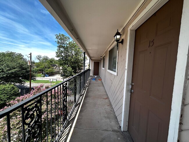 Foto del edificio - 1010 W 23rd St