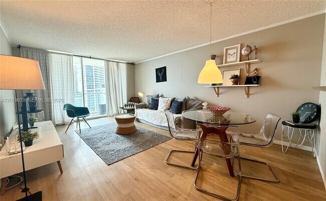 Foto del edificio - 1155 Brickell Bay Dr