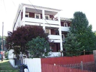 Foto de Rear - 501 N Railroad St