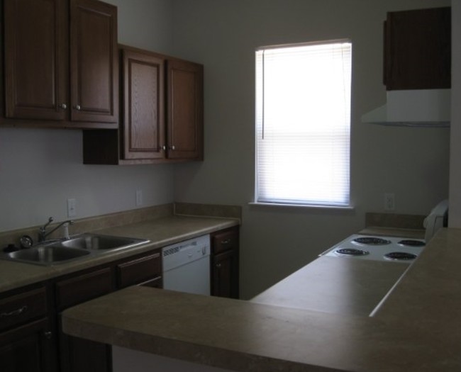 Kitchen - Linden Yards Apartments