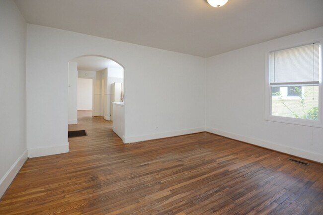 Foto del edificio - 2624 Chapel Hill Rd