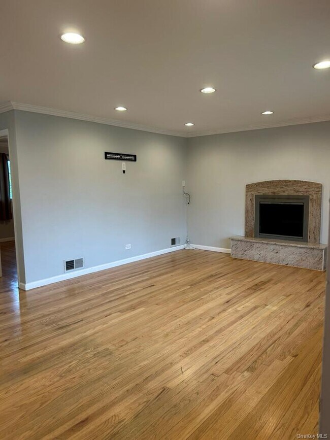 Building Photo - 77 Vassar Ln