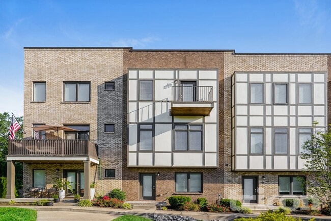 Building Photo - 1263 Hillwood Private Cove