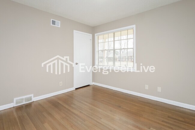 Foto del edificio - 3519 Naylor Dr