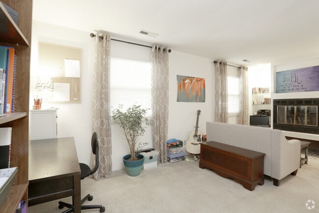1 habitación - Sala de estar - Westwood Village