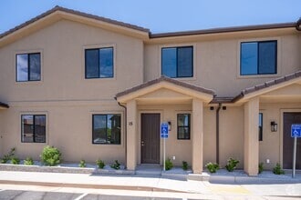 Building Photo - 850 E 600 S