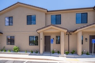 Building Photo - 850 E 600 S