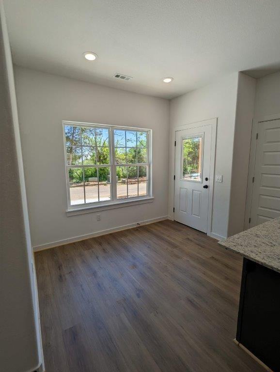 Building Photo - 898 N Crater Ave