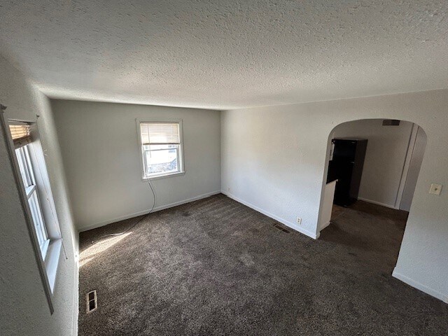 Living Room - 358 Fair Oaks Blvd
