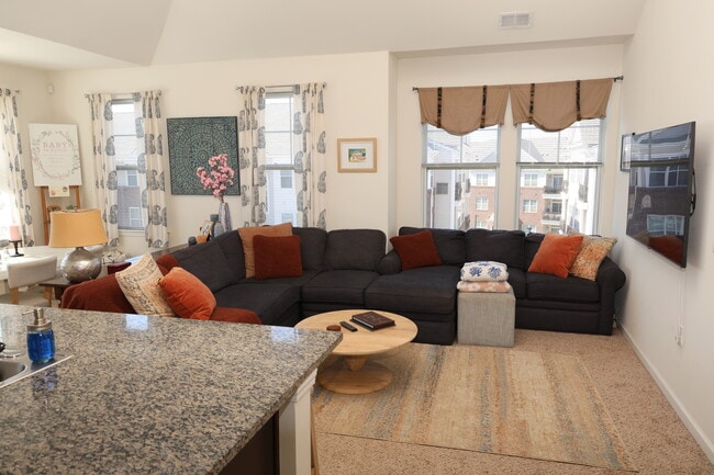 Building Photo - 233 US-206