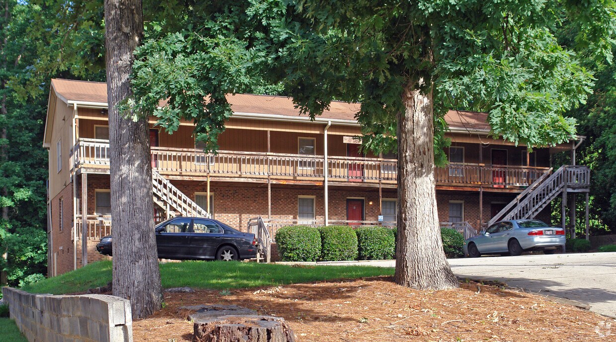 Top of the Oaks Apartments in Raleigh, NC