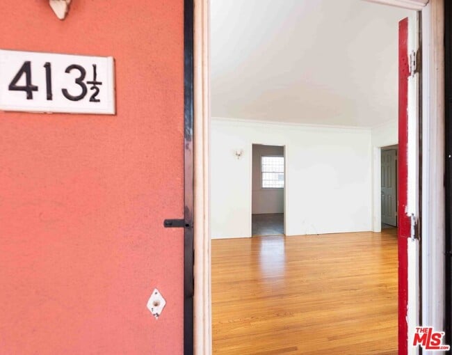 Building Photo - 413 1/2 N Gardner St