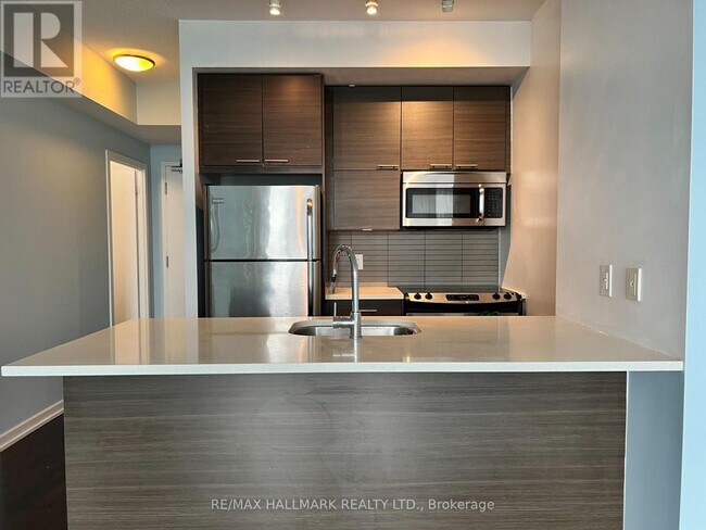 Photo du bâtiment - 66 Forest Manor Rd