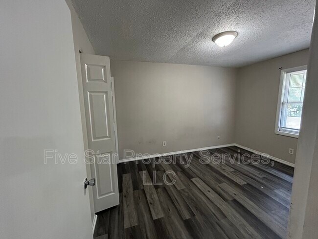 Foto del edificio - 110 W Lake Shore Dr