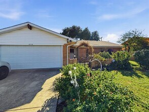 Building Photo - 3718 W Rochelle Rd