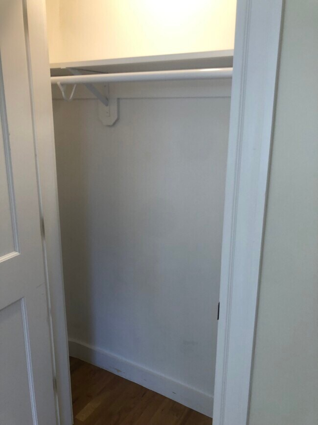 Building Photo - 117 Sutherland Rd