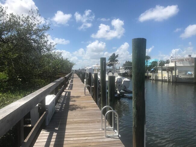Foto del edificio - 2476 Harbour Cove Dr