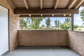 2BR, 1BA - 1,040SF - Patio - Rollingwood