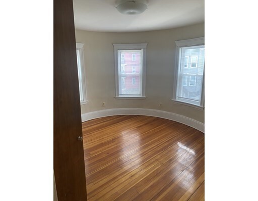 Primary Photo - 19 Fairmount St