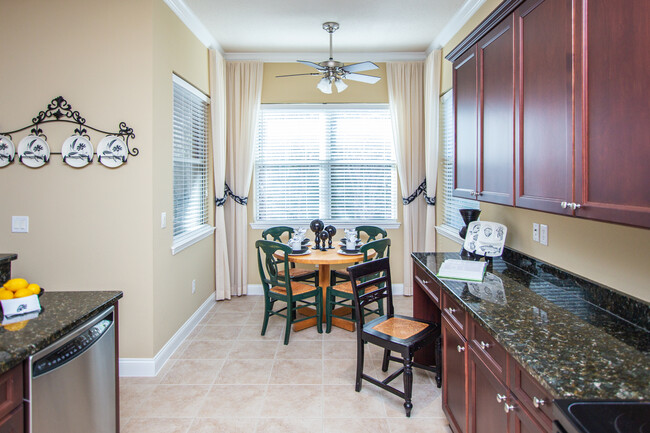 Foto del edificio - 158 Hidden Palms Ln