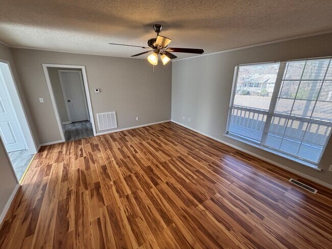 Foto del edificio - 8429 Lanewood Cir